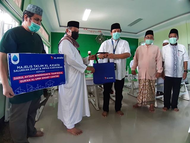 MTXL Axiata Santuni Anak Yatim dan Dhuafa Terancam Putus Sekolah Akibat Covid-19